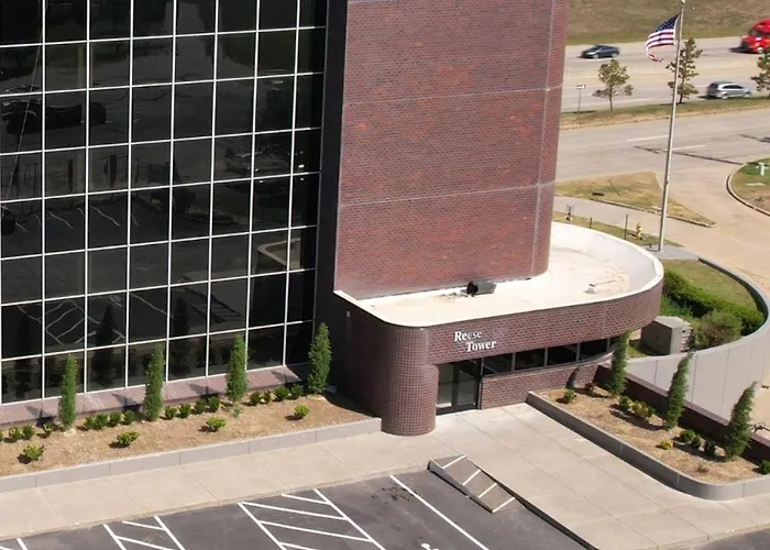 Modern With Gym In Midtown 4* Tulsa